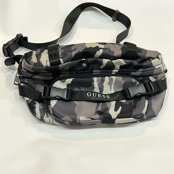 Guess men’s waist pack - Camo - Picture 1 of 8